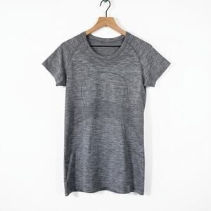 Lululemon Swiftly Tech Short Sleeve Crew  
Slate / White Size 10